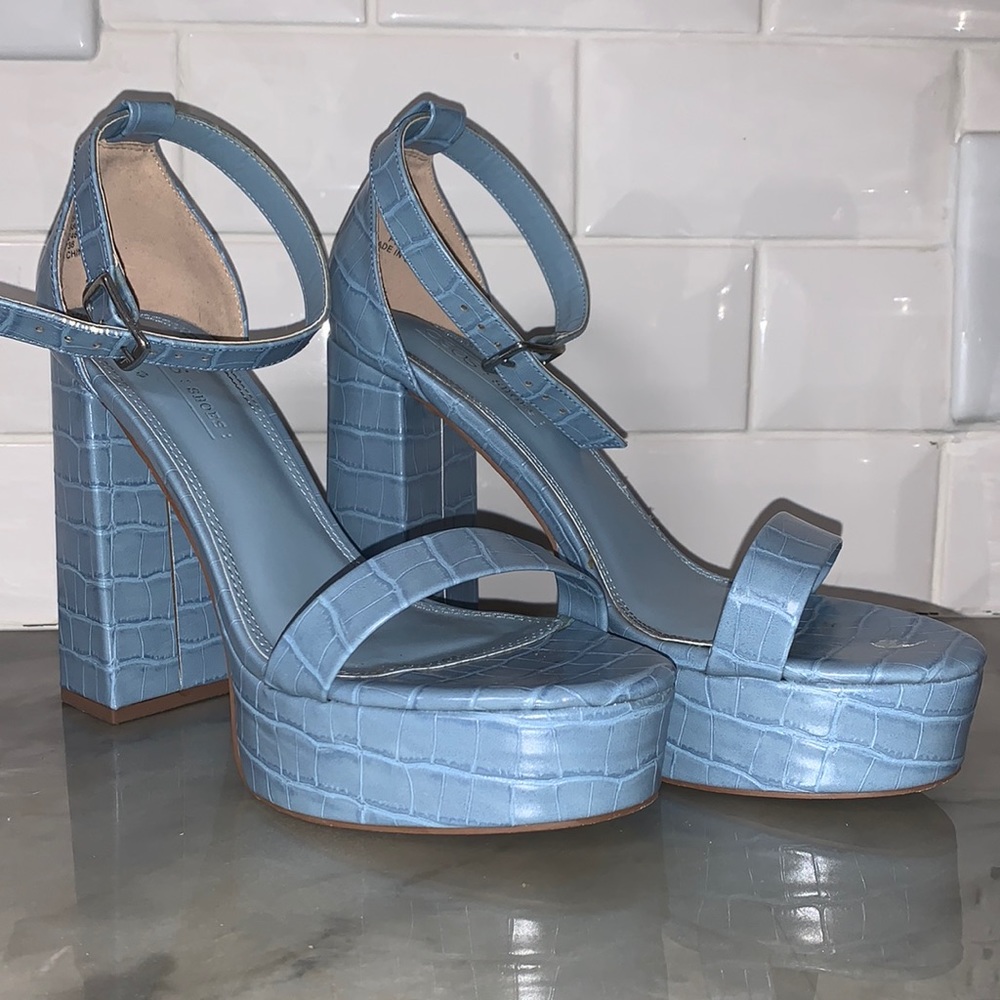 Size 8 Light Blue Heels